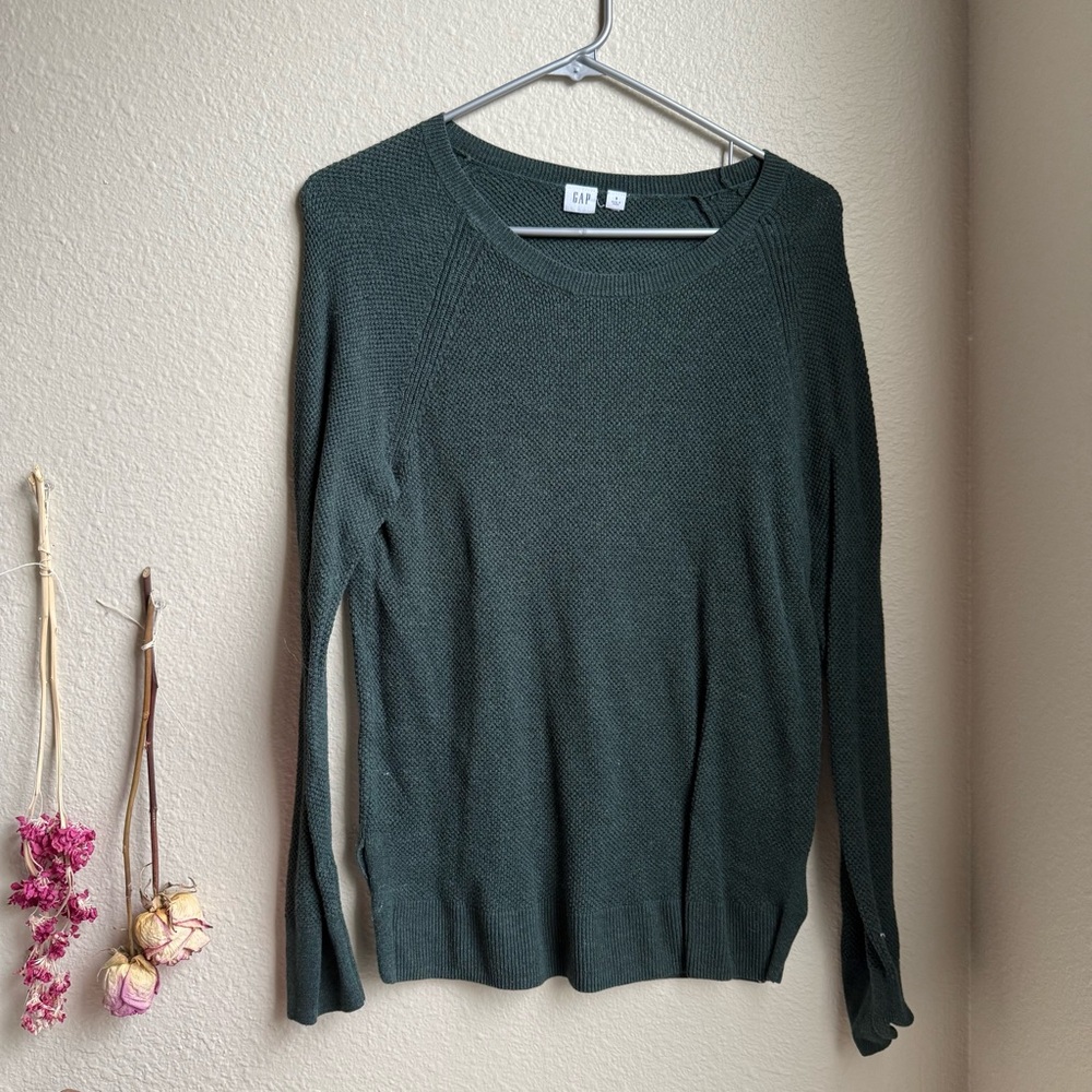 Gap sweater